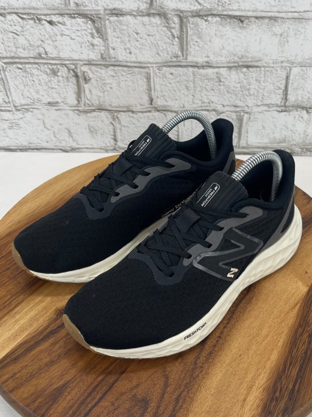 New Balance Fresh Foam Arishi V4 Womens Sz. 8 Black White Running Shoes WARISEK4